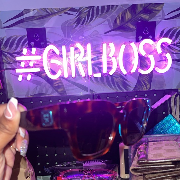 MCM SUNNIES - Picture 2 of 2